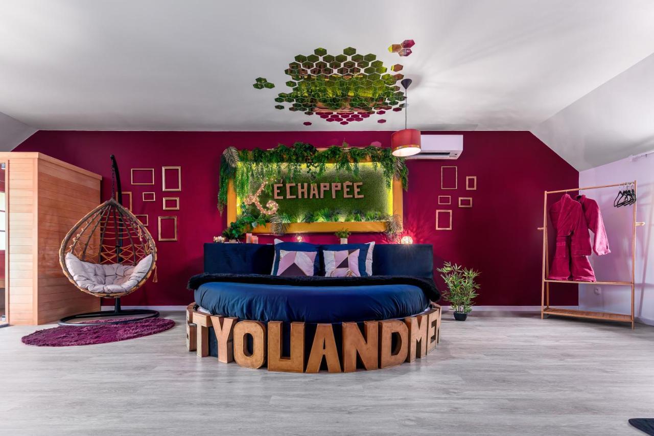 Suite L'Echappee - Maison Romantique - Spa & Sauna Privatif- Pole Dance - Lit Rond Avec Miroir Au Plafond Pezarches Kültér fotó