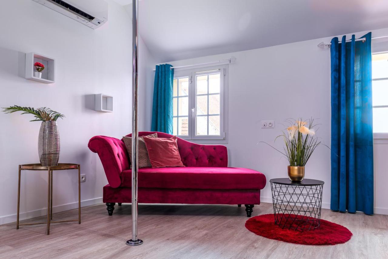 Suite L'Echappee - Maison Romantique - Spa & Sauna Privatif- Pole Dance - Lit Rond Avec Miroir Au Plafond Pezarches Kültér fotó