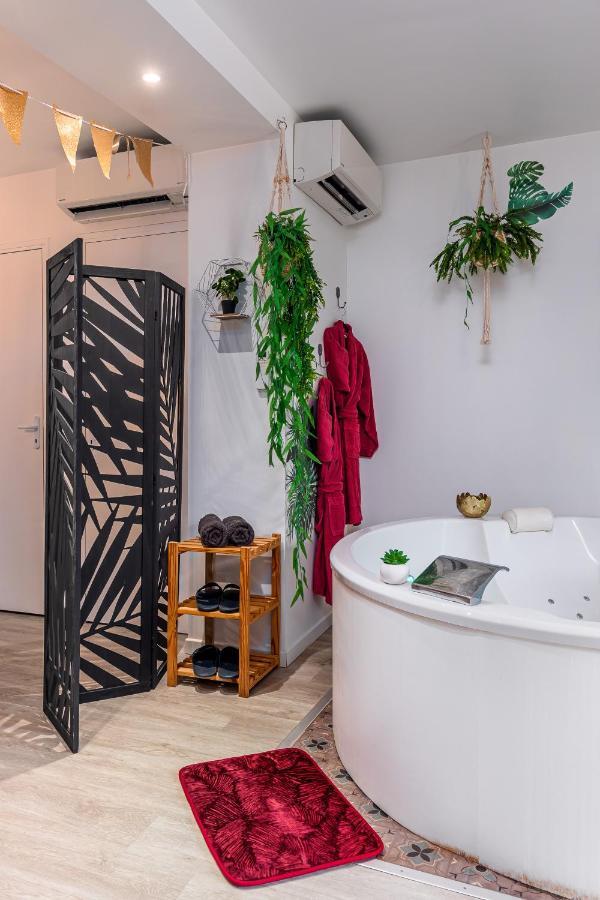 Suite L'Echappee - Maison Romantique - Spa & Sauna Privatif- Pole Dance - Lit Rond Avec Miroir Au Plafond Pezarches Kültér fotó