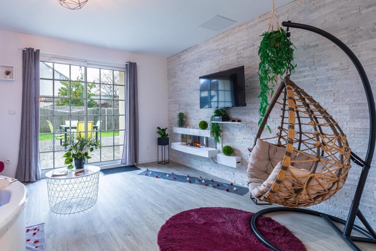 Suite L'Echappee - Maison Romantique - Spa & Sauna Privatif- Pole Dance - Lit Rond Avec Miroir Au Plafond Pezarches Kültér fotó
