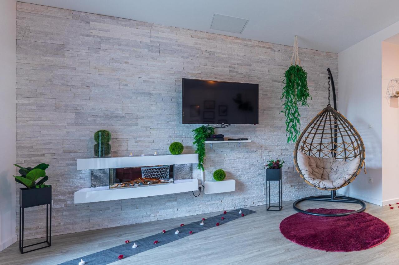 Suite L'Echappee - Maison Romantique - Spa & Sauna Privatif- Pole Dance - Lit Rond Avec Miroir Au Plafond Pezarches Kültér fotó