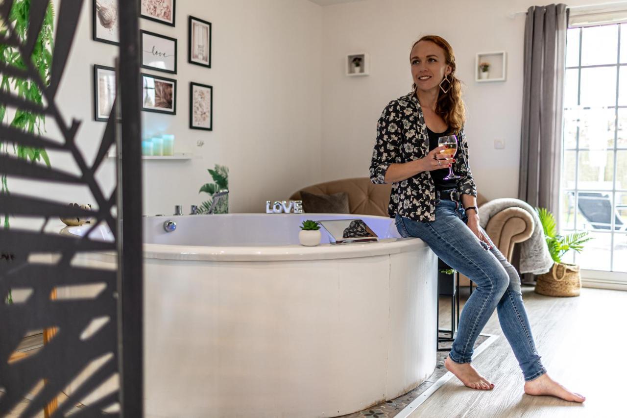 Suite L'Echappee - Maison Romantique - Spa & Sauna Privatif- Pole Dance - Lit Rond Avec Miroir Au Plafond Pezarches Kültér fotó