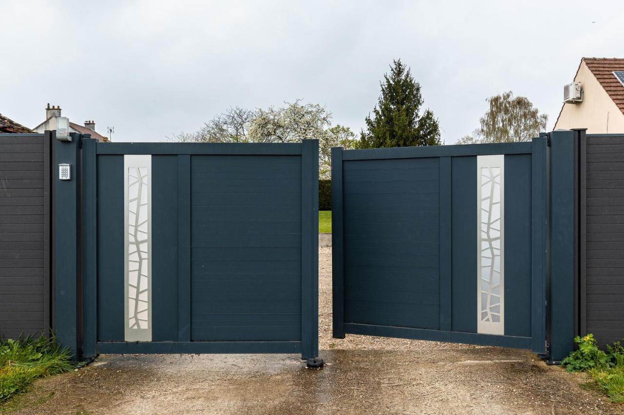 Suite L'Echappee - Maison Romantique - Spa & Sauna Privatif- Pole Dance - Lit Rond Avec Miroir Au Plafond Pezarches Kültér fotó